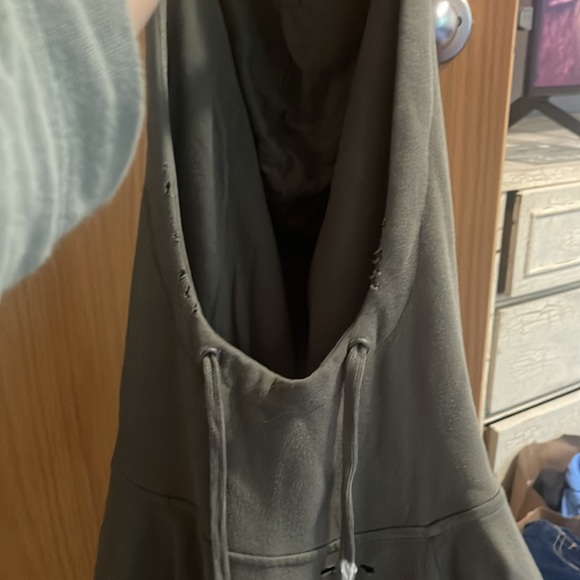 Green ripped sweatshirt - Picture 2 of 3